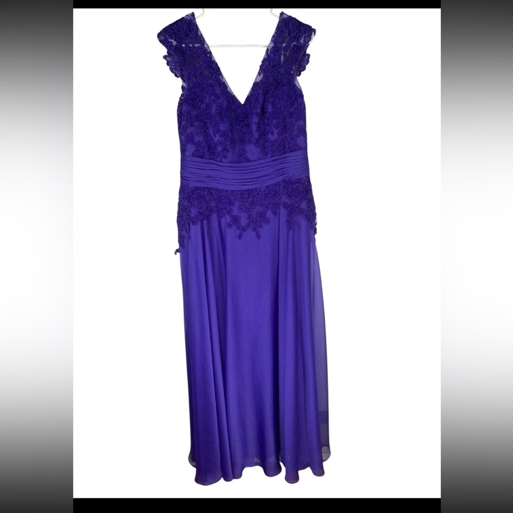 Jade by Jasmine Long V-neck Chiffon & Lace MOB dress Grape Size 12 NWT J175001